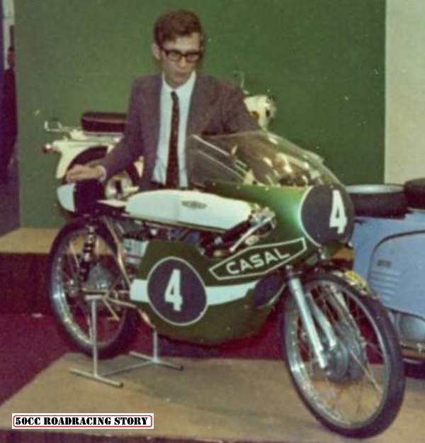 Jan Boele presenting the Casal racer at IFMA 1970.
