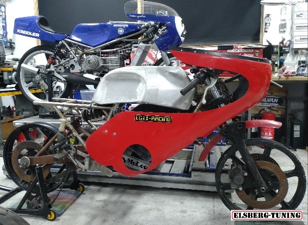This rolling chassis was ordered for a 550cc Honda four which makes
this bike even more lightweight.